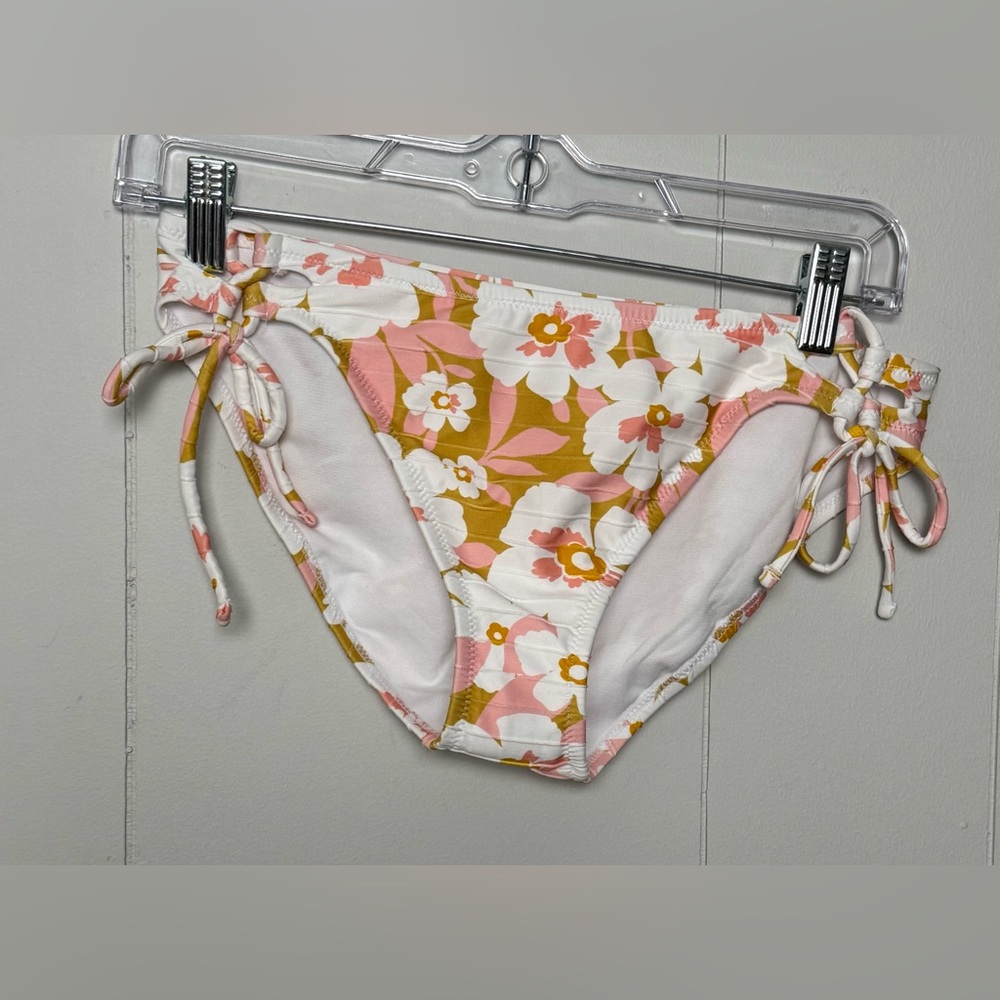 NWOT Raisins Floral Bikini Bottoms Pink, White, and Gold w/ String Closure Sz M